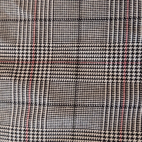 Houndstooth patterned capris - Picture 3 of 4